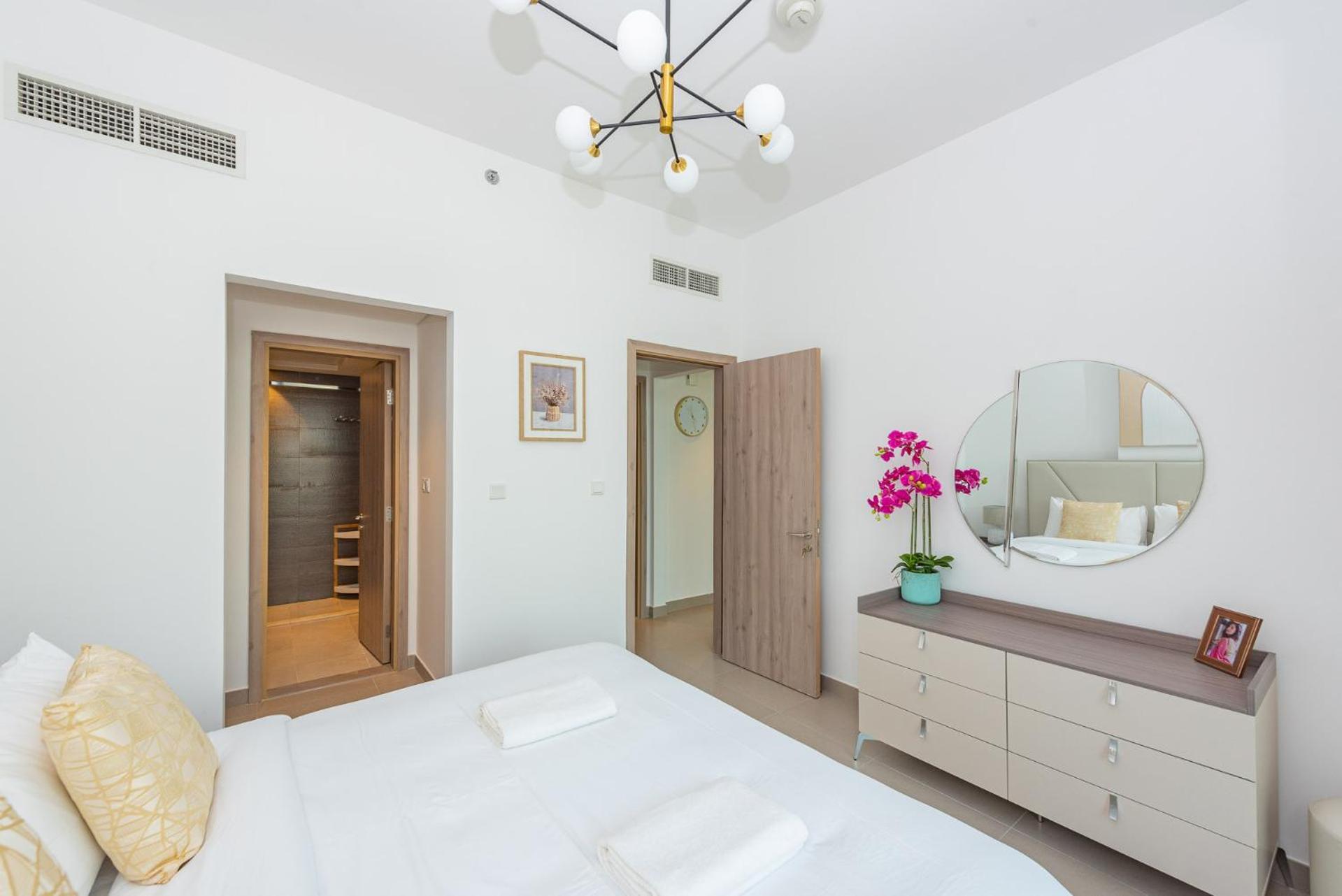 Vayk - Spacious 1 Bd In Hills * Dubai
